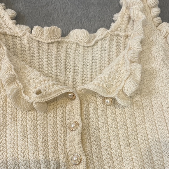 SHEIN Cream Ruffled Button-Up knit Crop Top - Picture 3 of 5